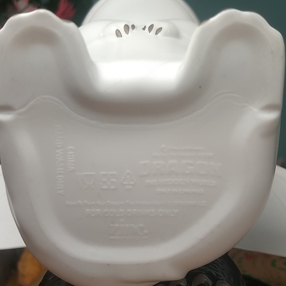 Light Fury & Night Fury Toothless cold drink holders collectible set & S⦠- Picture 15 of 16